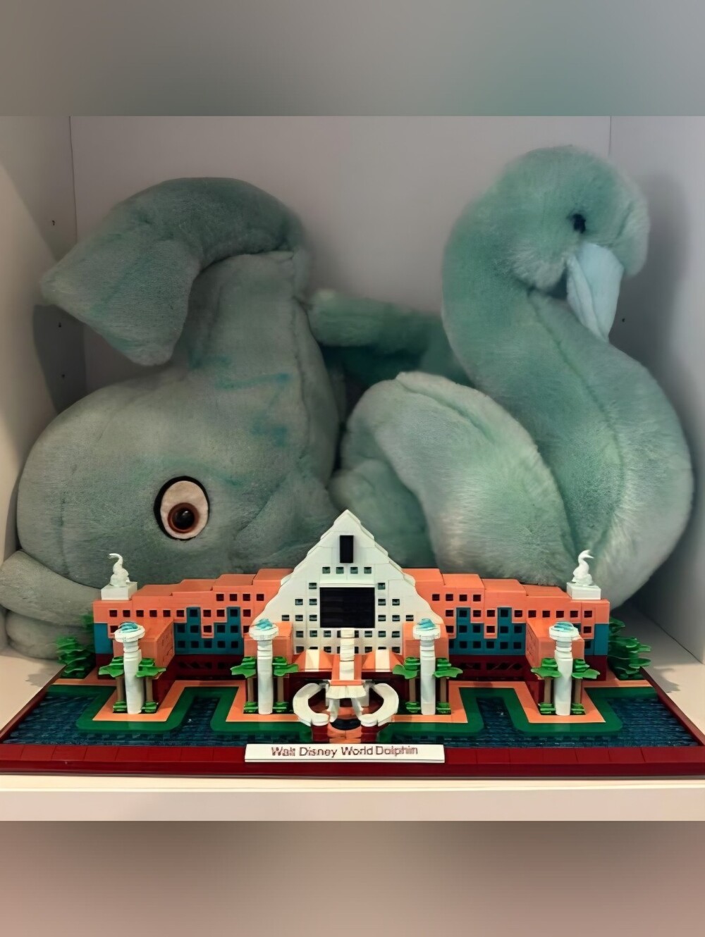 NIB Rare The Atom Brick Walt Disney World Swan & Dolphin Hotel Brick Set